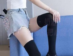 BoBoSocks袜啵啵 – 奶油短黑丝精选写真集：随便一拍都能把心翻个儿！