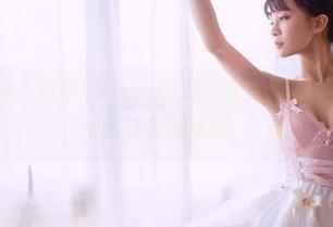 GIRLT果团网 – 何梦兮Stacy在线：泳衣里的每一张图片，都是小宇宙的散发！