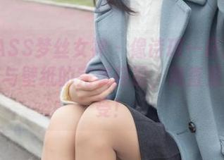 MSLASS梦丝女神 – 像诗琪一样自由：帆布鞋与壁纸的完美搭配，简直是视觉享受！