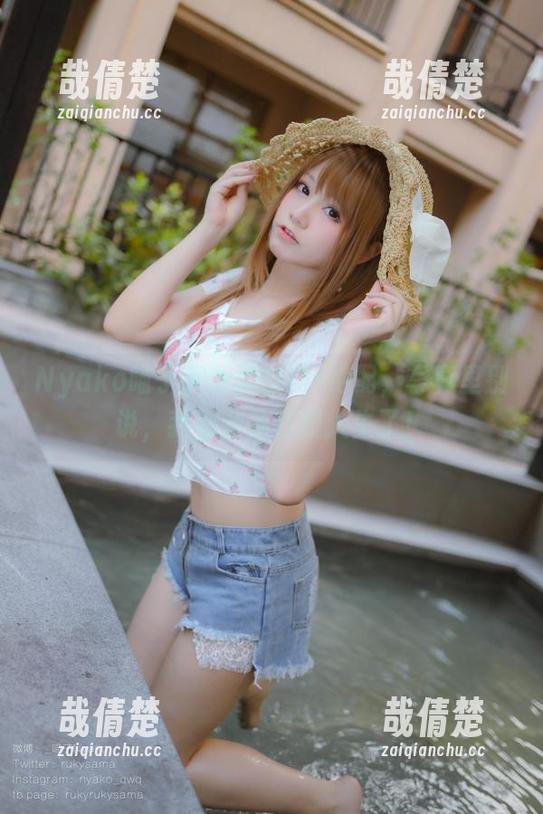 Nyako喵子 Nyako喵子加柴郡旗袍=绝配,写真里别说,我都开始怀疑人生了!