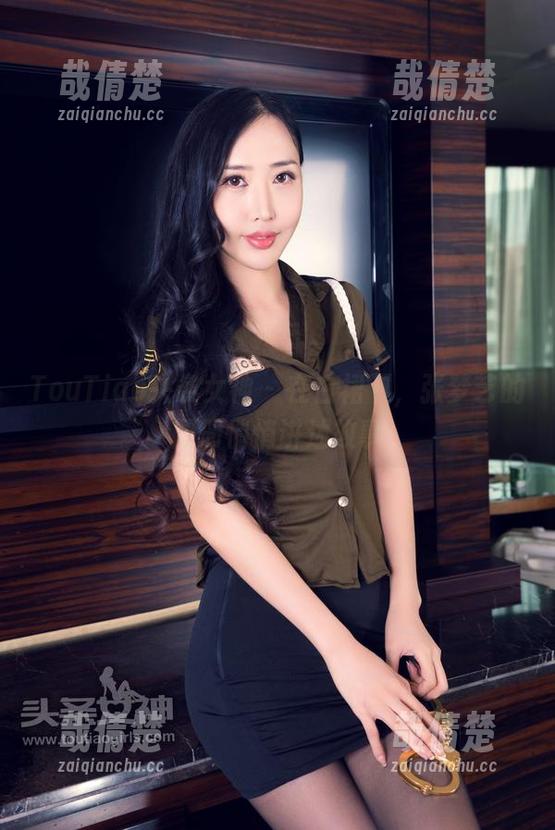 TouTiao头条女神-张梦艺 TouTiao头条女神 - 在白裙下,张梦艺的图册悄悄讲述故事