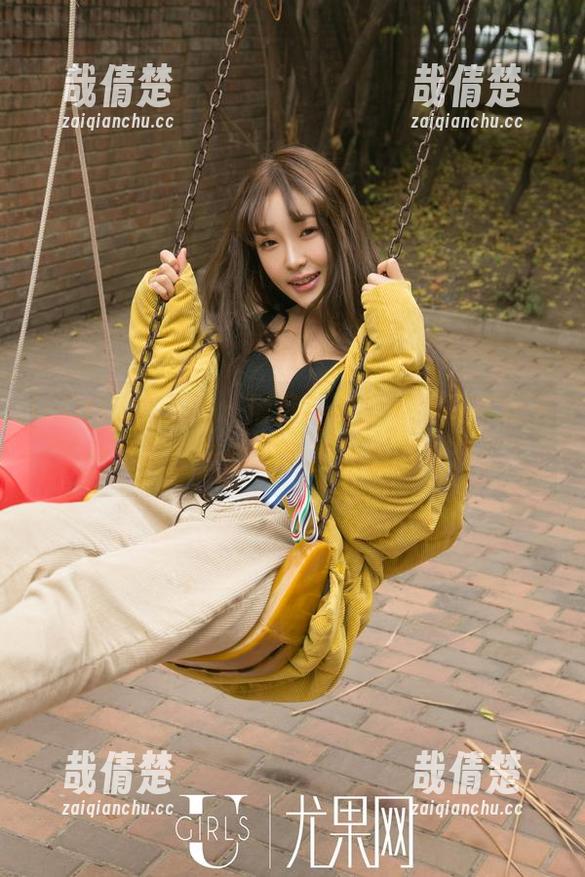 UGirls尤果网-芊小童 UGirls尤果网 - 精选美图,芊小童在睡衣中起舞,仿佛整个世界都静止了。
