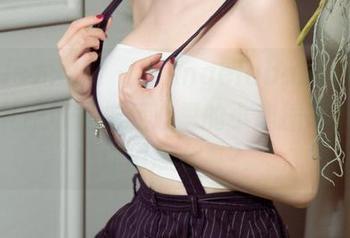 UGirls尤果网 – 飞Angelababy的美图：这礼服可是把我心里的小鹿撞得稀碎！你们怎么看？