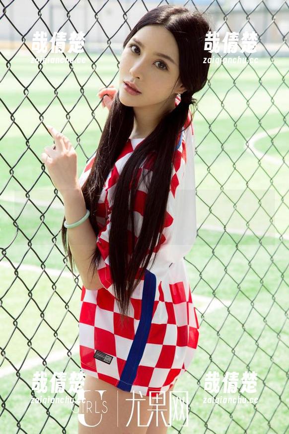 UGirls尤果网-齐贝贝 UGirls尤果网 - 从未见过的定制礼服,齐贝贝的写真让我觉得人生总是充满惊喜!
