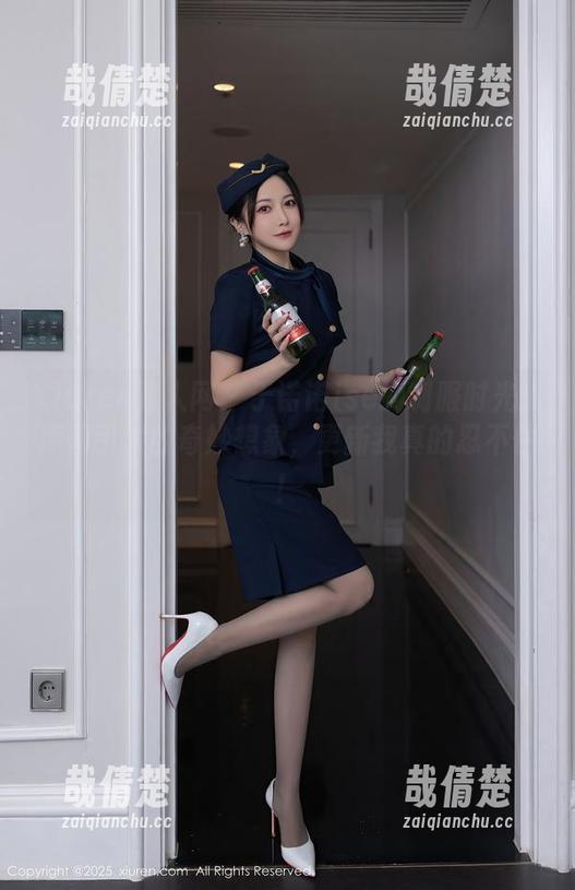 Xiuren秀人网-于诺诺ise Xiuren秀人网 - 于诺诺ise的制服时光:原图引发的奇妙想象,更新我真的忍不住!