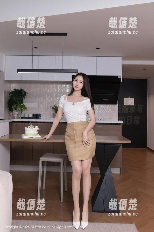 Xiuren秀人网-大美媚京 Xiuren秀人网 - 美图追踪:大美媚京与她充满魅力的足部图集,点亮你的日常