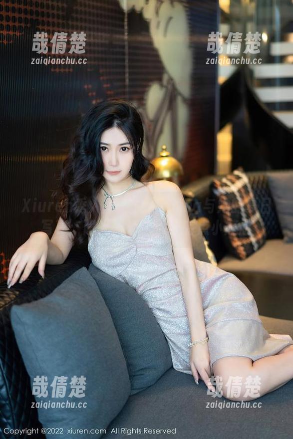 Xiuren秀人网 - 白白Alina与她的夏日写真：阳光、汗水，还有点小尴尬