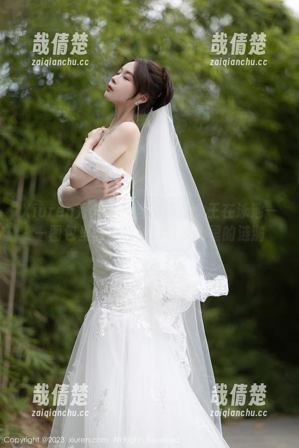 Xiuren秀人网-邹晶晶女王 Xiuren秀人网 - 当邹晶晶女王在泳池——图包里的水波荡漾与我心里的涟漪