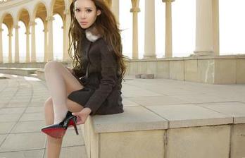 aiss – 壁纸新时代，欣杨的美脚让人心跳加速，高清不容错过！