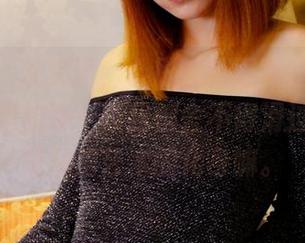 pans – 说实话，小彤的制服真的好迷人，图片里的每一帧我都舍不得滑过，简直是私房艺术的化身嘛。