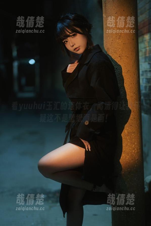 看yuuhui玉汇的连体衣，高清得让我怀疑这不是壁纸而是画！