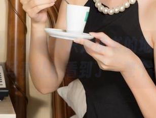 克拉女神 – 校园不只是读书的地方，吕佳的校服写真让我看到了一整个春天！
