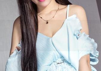 克拉女神 – 璇子教你运动：这图集中没圣光，但每帧都闪耀！