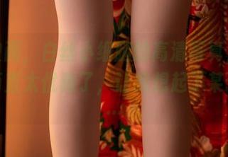 兔玩映画，白丝小细腿的高清写真，腿部线条简直太优雅了，让我想起了某个身影…