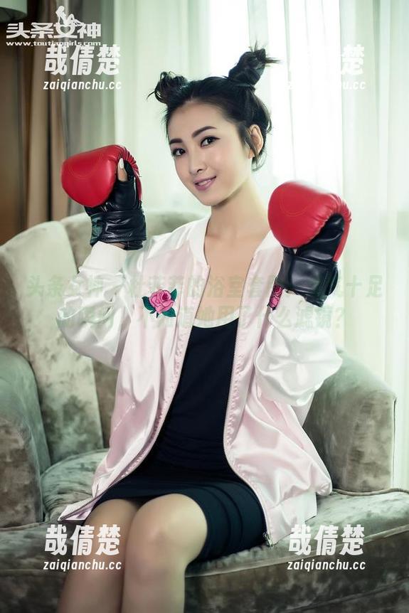 头条女神-杜菲菲 头条女神 - 杜菲菲的浴室套图:灵气十足的瞬间,不知道她用了什么滤镜?