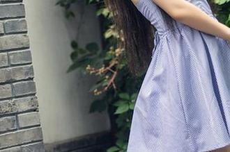 头条女神 – 杨曼妮的办公室写真集：让你重新认识‘工作’这个词