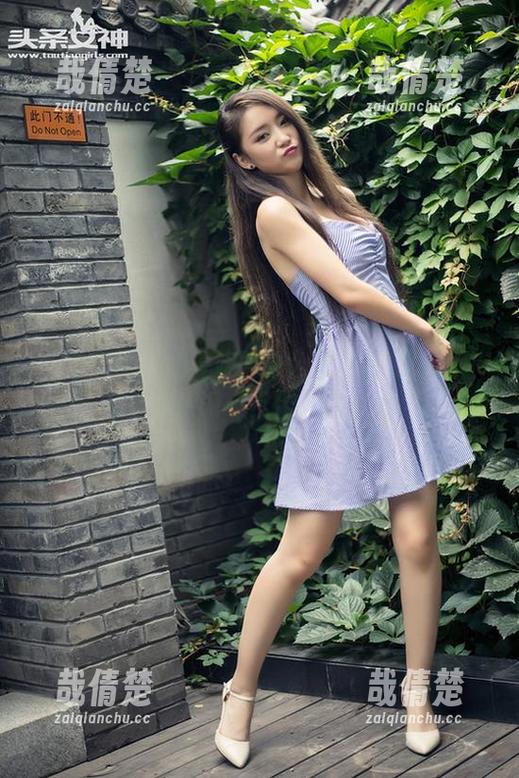头条女神 - 杨曼妮的办公室写真集：让你重新认识‘工作’这个词