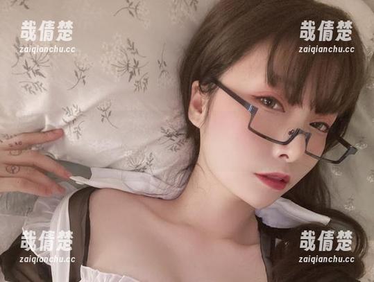 小泉学姐吖 看!小泉学姐吖在泳衣里的“绝美图”体验,原图简直是梦!