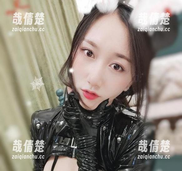 小玉吃果冻 微密圈 - 高清记录小玉吃果冻的魅力:巨无霸与清纯脸蛋的高能组合