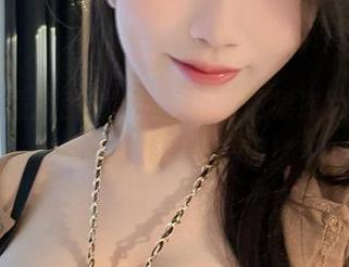 微密圈 – 最新图片曝光，小玉吃果冻女王教你如何优雅地掌控一切！