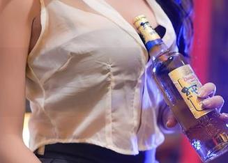 尤蜜荟 – 不只黑丝：娜露selena美图中那抹不可言喻的资源感。