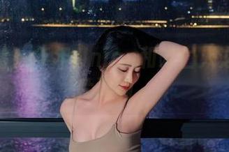 私房体验：年年Nnian和未亡人之间的图片调调。