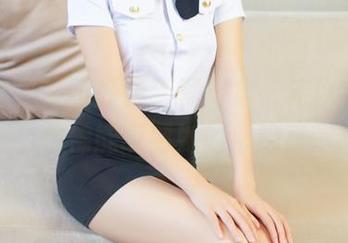 推女神 – 妮小妖最新写真集，连体衣加持，仿佛能听到她的心跳声。