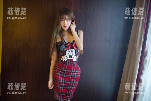 推女郎 - 光影滑动：Rita的泳池写真集原图揭示了她的每个动人瞬间