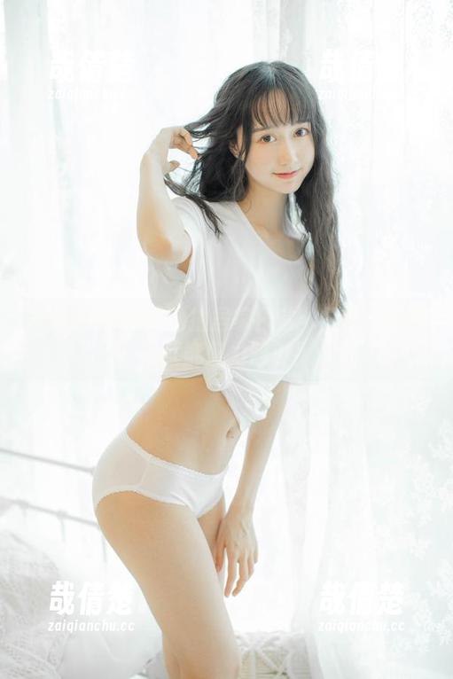 木棉棉OwO 木棉棉OwO的私拍居家日常:只需一根拖鞋就能魅力四射!