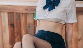 私房里藏着杏仁曲奇的长腿，感觉整个世界都在看她！