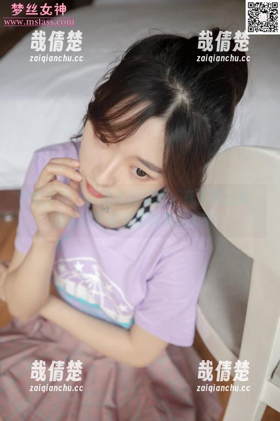 梦丝女神-灵唯 梦丝女神 - 灵唯校园写真:有人在上课,我却在分享如何优雅地躺平!