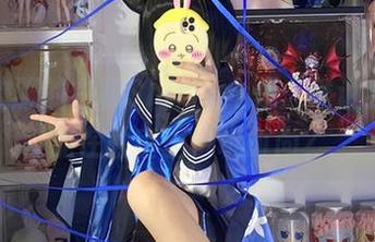 穿着校服的白栎Shirly全集：谁说我们不能在教室里也玩时尚？