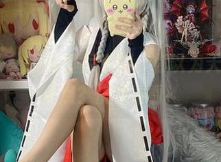 白栎Shirly比基尼套图：你以为天使没有缺点？快来看看！