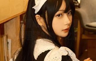 深巷女仆的高清幻想：白莉爱吃巧克力与原理猪的幽默之旅