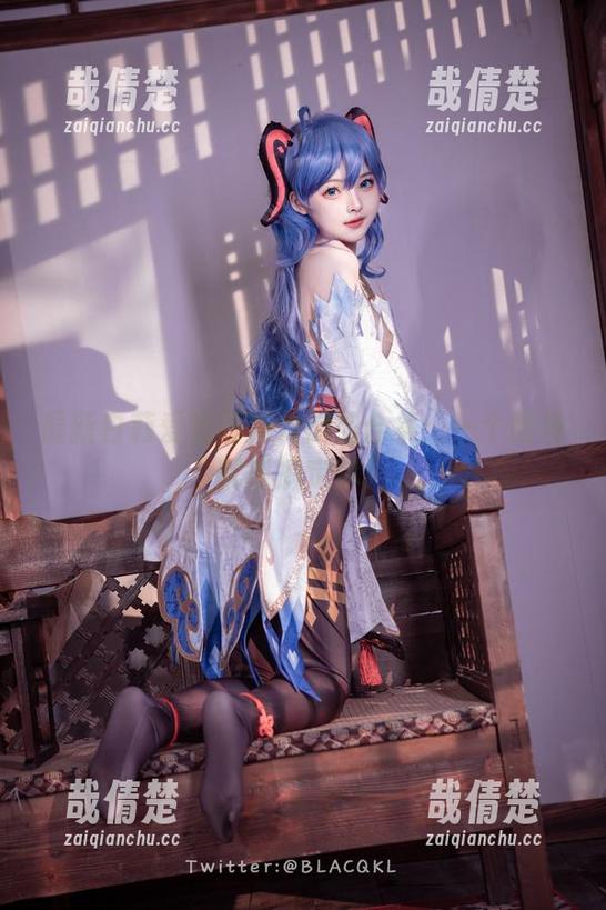 最新白莉爱吃巧克力御姐合集：一个眼神就能搞定你！