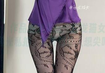 微密圈 – 作品点燃灵感：白龙猫女的红底极光私拍，完美到让人想尖叫