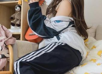 纵览神沢永莉的水手服图片：那种既熟悉又有点陌生的感觉