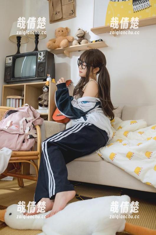 纵览神沢永莉的水手服图片：那种既熟悉又有点陌生的感觉