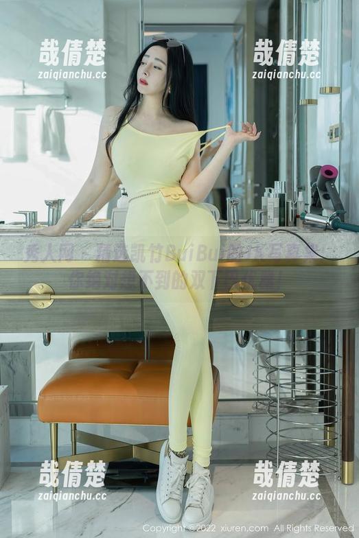秀人网 - 精选凯竹BuiBui的JK写真集：你绝对想不到的双下巴优雅！