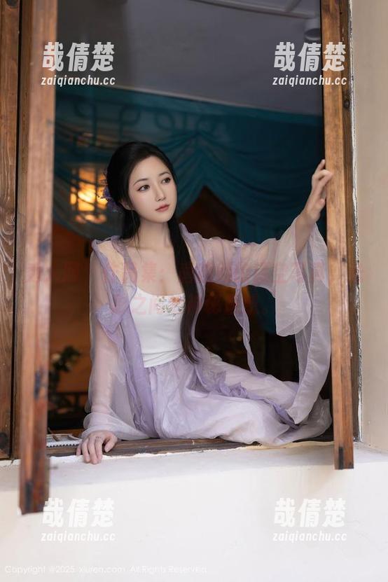 秀人网-唐翩翩 秀人网 - 作品集:唐翩翩的镂空写真,光影之间的神秘魅惑。