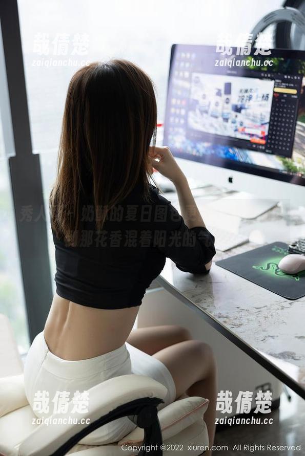 秀人网 - 奶酥的夏日图包更新，仿佛能闻到那花香混着阳光的气息！