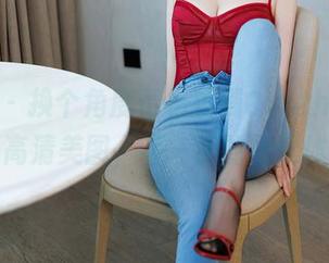 秀人网 – 换个角度看杨紫嫣Cynthia的制服：高清美图，不一样的视觉体验！