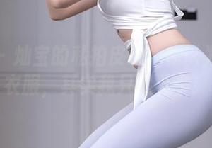 秀人网 – 灿宝的私拍皮衣：你以为我在看衣服，其实我只想看你！