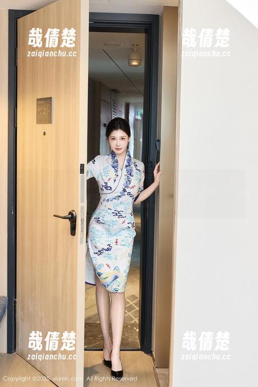 秀人网 - 黄婧GIGI女友写真：在线时光里的小惊喜，谁能抵挡得住？