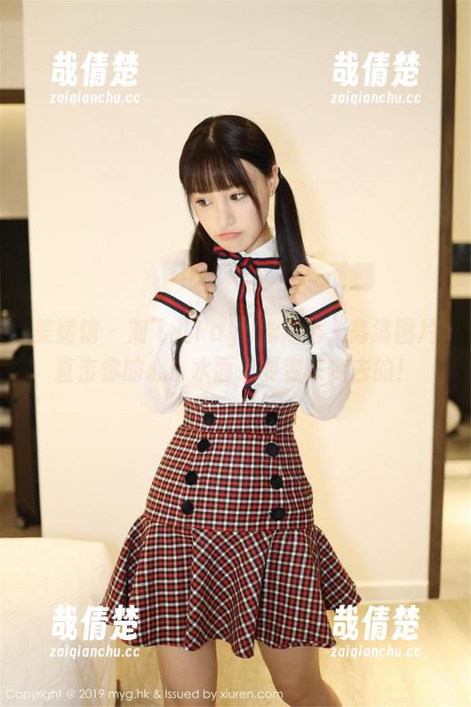 美媛馆 - 刘飞儿Faye泳池秀，高清图片直击你的心！水面都要变来变去的！