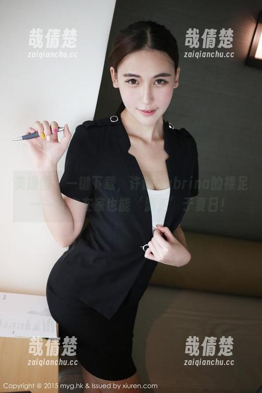 美媛馆 - 一键下载，许诺Sabrina的裸足——让你在家也能‘游走’于夏日！