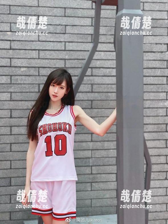 腐团儿Ikaros的网袜入选了我那一套‘不得不收藏’的图片精选！