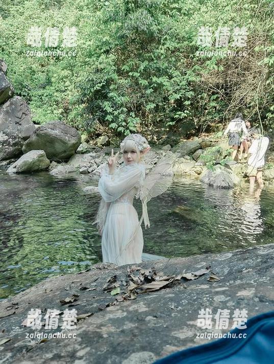 自闭颜球球 制服与自闭颜球球的奇妙碰撞:这组写真图包助你打破常规!