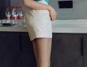 花漾show – 黑丝写真集里的Emily顾奈奈酱：哎呀，我的心……就是在这里停滞了！