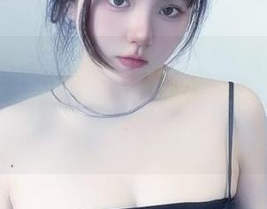 微密圈 – 当葱油饼er遇上红蓝氛围光：高清作品集，画面太美，我竟然想用小红心背包打包走！